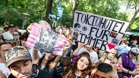 Leute: Durchbruch vor 20 Jahren: Fans harren für Tokio Hotel aus