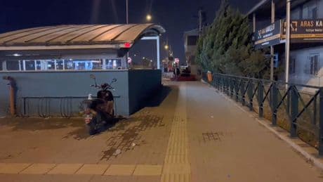 Bursa'da metro istasyonundaki 3 arkadaş bıçaklandı