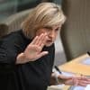 Vlaams minister Crevits noemt “fors pakket maatregelen” tegen Israël “noodzakelijk”