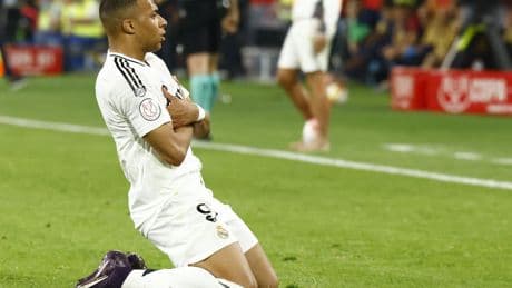 Barcelone-Real Madrid : en vidéo, le premier but de la carrière de Mbappé sur coup franc direct