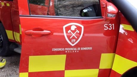 Muere en Málaga una persona tras caer el coche que conducía por un desnivel de 100 metros