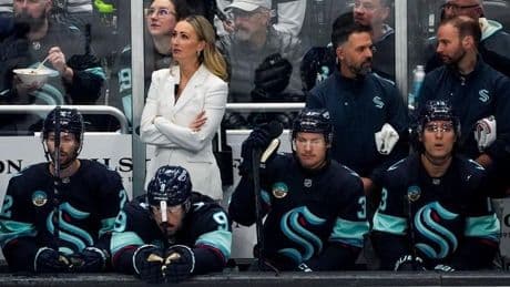 Jessica Campbell hace historia en la NHL: se convierte en la primera mujer asistente
