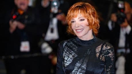 Mylène Farmer met en garde contre un monde dominé par les IA