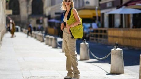 Gilet, come indossarlo con stile in estate. Gli outfit imperdibili anche a 50 anni
