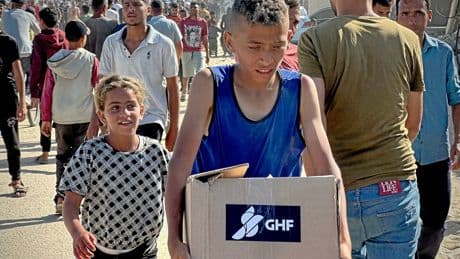 Gaza | Hilfe mit Finger am Abzug