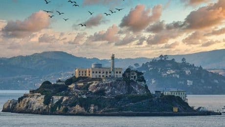 Trump ordena reabrir Alcatraz para "encerrar a los criminales más peligrosos": curiosidades de la cárcel donde estuvo encerrado Al Capone