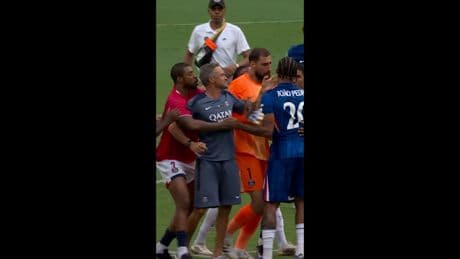 Skandal nach Schlusspfiff - Der heftige Ausraster des PSG-Trainers im Video