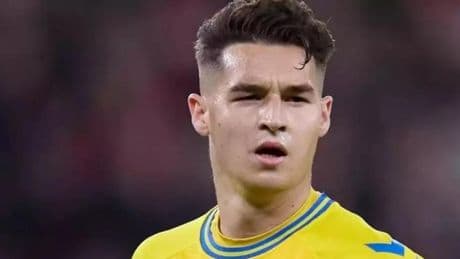 Mika Mármol se queda en la UD Las Palmas, que negocia la salida de Moleiro