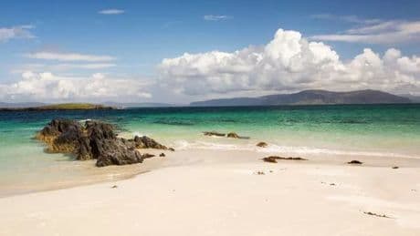 Tiny island off UK coast 'looks like Caribbean' with white sand beaches