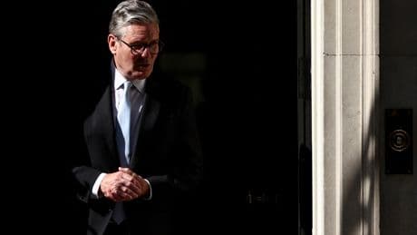 La Policía británica detiene a un hombre de 21 años por provocar un incendio en la casa del primer ministro Starmer