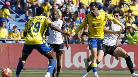 Funesto autogol de la UD Las Palmas frente al Valencia