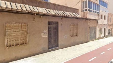 Mata a su mujer a cuchilladas en Almería y trata de suicidarse tirándose por un barranco
