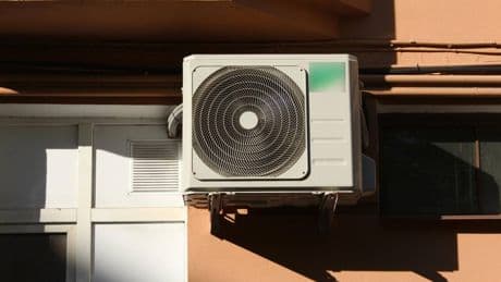 Climatizzatore in condominio: regole e limiti