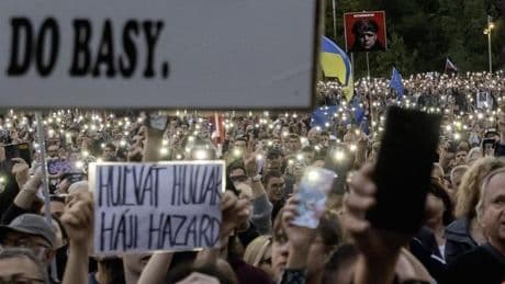 Slowakei: Tausende protestieren erneut gegen Regierungschef Robert Fico