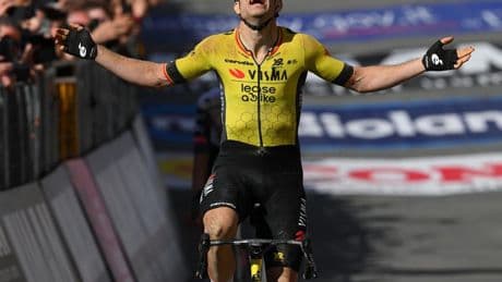 Herbeleef de chaotische gravelrit in de Giro met winst voor Wout van Aert en roze voor Isaac del Toro