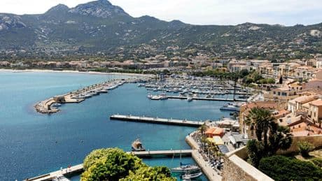 « Les touristes se partagent les plats » : la Corse est-elle devenue trop chère ?