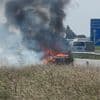 Wagen in lichterlaaie op E403 in Ruddervoorde: twee inzittenden kunnen tijdig ontkomen