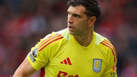 Emi Martinez's stance on Man Utd transfer revealed as big clubs 'queue up' for Aston Villa star