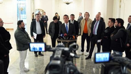 "Ciddi olalım beyler!"