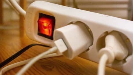 Sichere Steckdosenleiste erkennen: Welche Gütesiegel sind seriös?