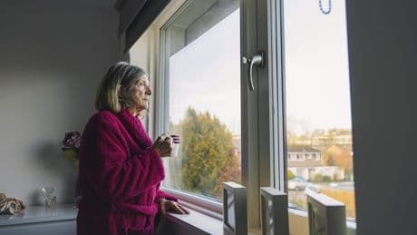 Vrouw zit jaren in tochtig huis en start rechtszaak: verhuurder noemt het ’onzin’, maar moet nu flink betalen