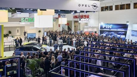 El automóvil europeo lanza su ofensiva de eléctricos baratos en plena discusión con Bruselas para revisar los objetivos