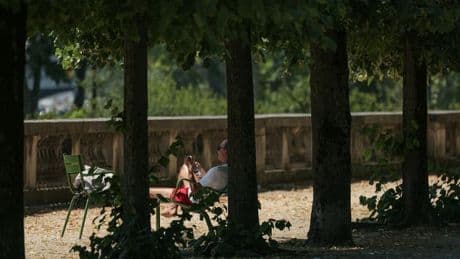 +12°C à Brest, +10°C à Bordeaux... Les températures de cette canicule précoce sont largement au-dessus des normales de saison