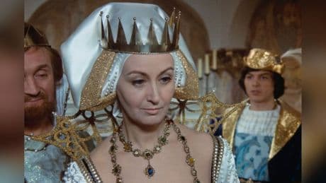 Schauspielerin : Sie war die Königin in "Drei Haselnüsse für Aschenbrödel": Karin Lesch ist tot