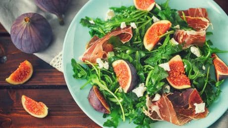 Ensalada de higos con queso feta: ligera, rápida y divertida