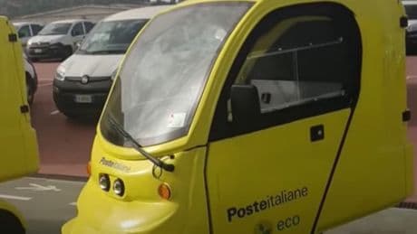 Poste Italiane, presentati 300 nuovi mezzi green per la consegna di lettere e pacchi