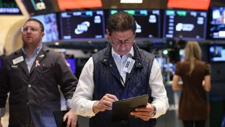 En direct, droits de douane : Wall Street ouvre en hausse après l’exemption de surtaxes sur les produits high-tech, le dollar poursuit sa chute