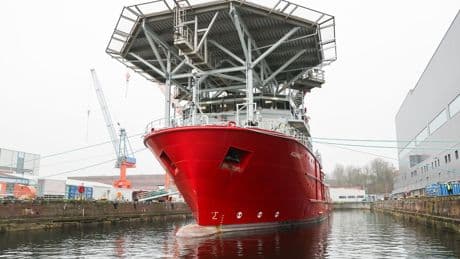 Notfälle: Seenotretter bringen Besatzungsmitglied an Land