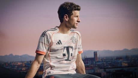 Abschieds-Flock! - Bayern präsentiert spezielles Müller-Trikot