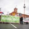 „Damit unsere Gesellschaft funktioniert“: Protest gegen sozialen Kahlschlag in Berlin