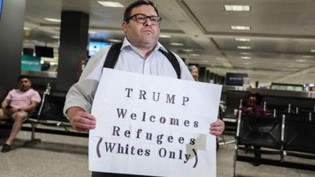 Des Afrikaners « réfugiés » accueillis aux États-Unis : comment Donald Trump instrumentalise un faux « génocide » en Afrique du Sud