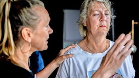 Hypnose maakt comeback als therapievorm: ’Niet bekend hoe, maar het helpt’
