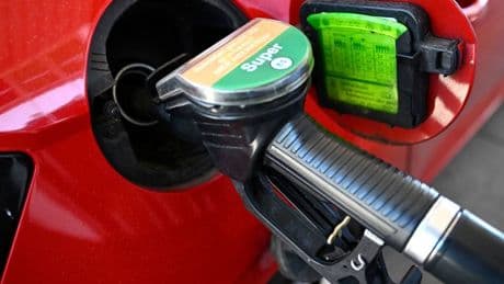 Das freut alle Autofahrer: Rechtzeitig zu den Pfingstferien – Spritpreise weiterhin auf Sinkflug