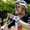 “Als er één iemand de zege hier verdient, is Tim het wel”: Pogacar en ploegleider Gianetti “enorm blij” met overwinning van Tim Wellens