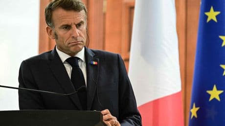 Macron intenta contener las turbulencias financieras, pero su prima de riesgo ya supera en 20 puntos a la española