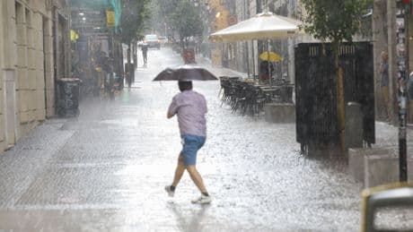 La AEMET activa avisos por tormentas, granizo y calor extremo en seis comunidades