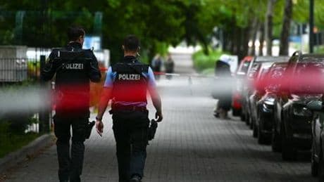 Halle (Saale): Mann verletzt mehrere Menschen in Hauseingang, darunter ein Kind