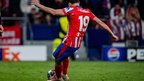La IFAB confirma que el penalti de Julián Álvarez fue injustamente anulado