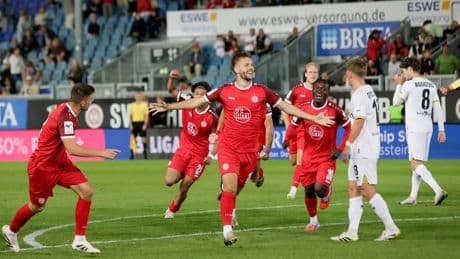 4:3 in Wiesbaden: Rot-Weiss Essen feiert ersten Saisonsieg