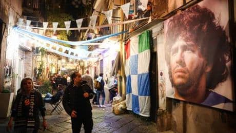 Tra scaramanzia e i preparativi per la festa: come si prepara Napoli al quarto scudetto