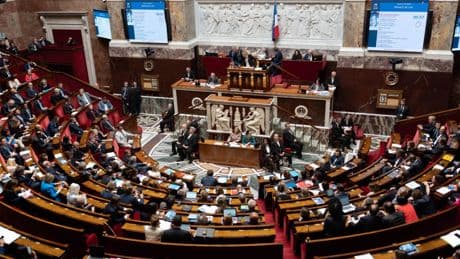 Mortalité infantile : l’Assemblée nationale adopte un moratoire sur les fermetures de maternité