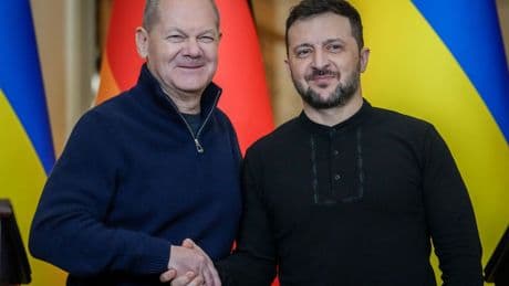 Krieg in der Ukraine: Scholz versichert Selenskyj "unverbrüchliche Solidarität"