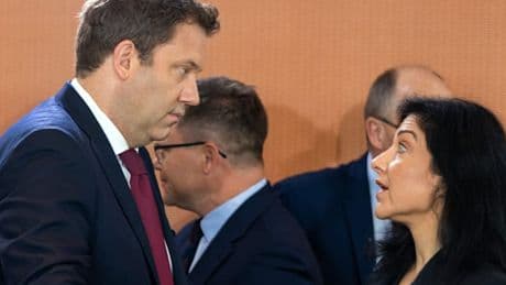 AfD in Umfrage gleichauf mit der Union – Klingbeil verliert deutlich, Reiche stürzt ab