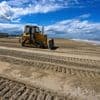 Vrouw wordt doodgereden door bulldozer terwijl ze aan het zonnen is op Italiaans strand