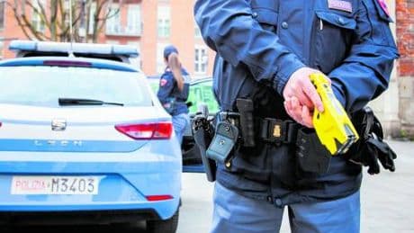 Colpito col taser, ha malore e muore. Tragedia a Pescara