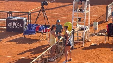 La ucraniana Marta Kostyuk le da la mano a Kasatkina tras renunciar a la nacionalidad rusa: "Merece respeto"